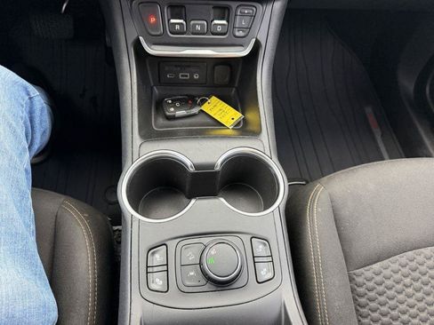 Used 2020 GMC Terrain SLE w/ Driver Convenience Package FWD image 15