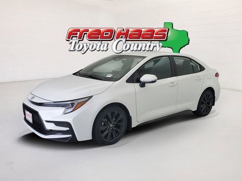 Used 2025 Toyota Corolla SE FWD image 1