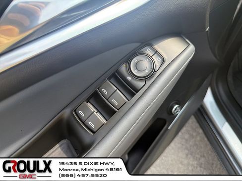 Used 2023 Buick Enclave Essence w/ Sport Touring Edition AWD/4WD image 12