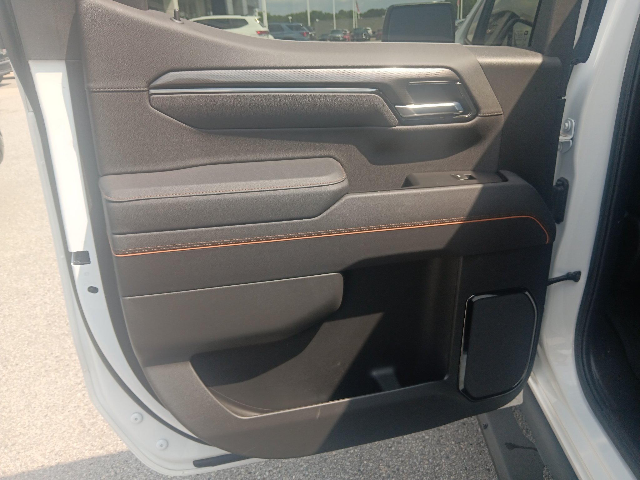 Used 2025 GMC Sierra 1500 AT4 w/ AT4 Premium Package AWD/4WD image 18