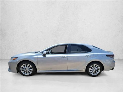 Used 2021 Toyota Camry LE FWD image 8