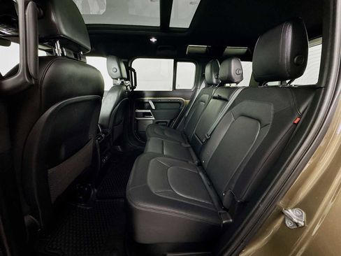 Used 2023 Land Rover Defender 110 X-Dynamic SE image 21