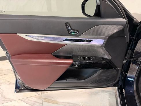 Used 2025 BMW 760i xDrive w/ Executive Package image 24