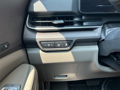 New 2026 Kia Carnival EX FWD image 29