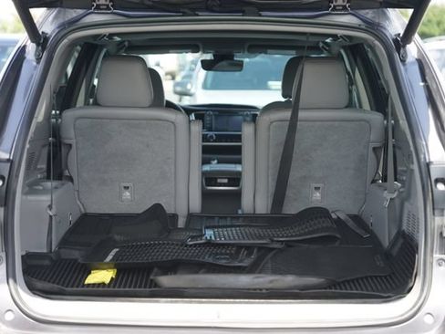 Used 2017 Toyota Highlander XLE FWD image 32