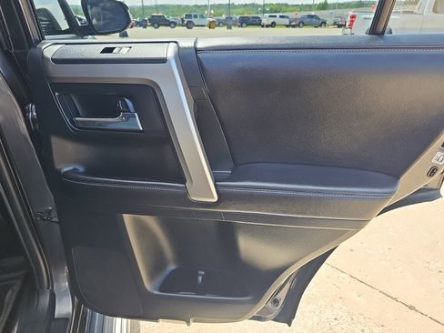 Used 2016 Toyota 4Runner SR5 Premium RWD image 34