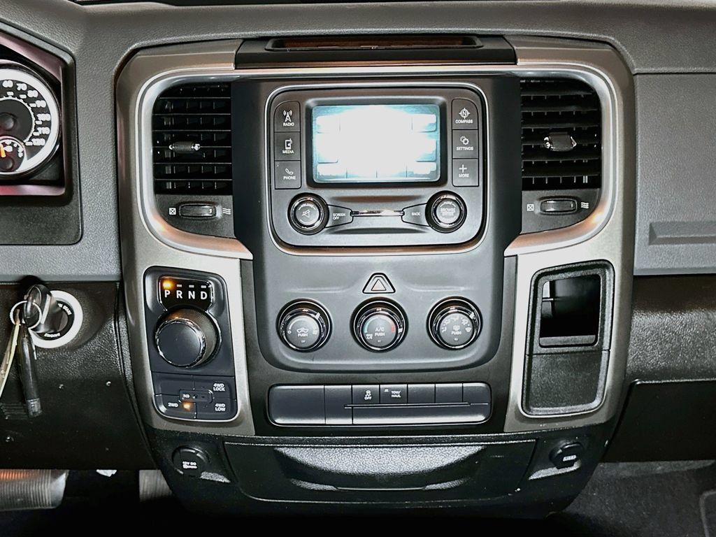 Used 2019 RAM 1500 Classic SLT AWD/4WD image 12