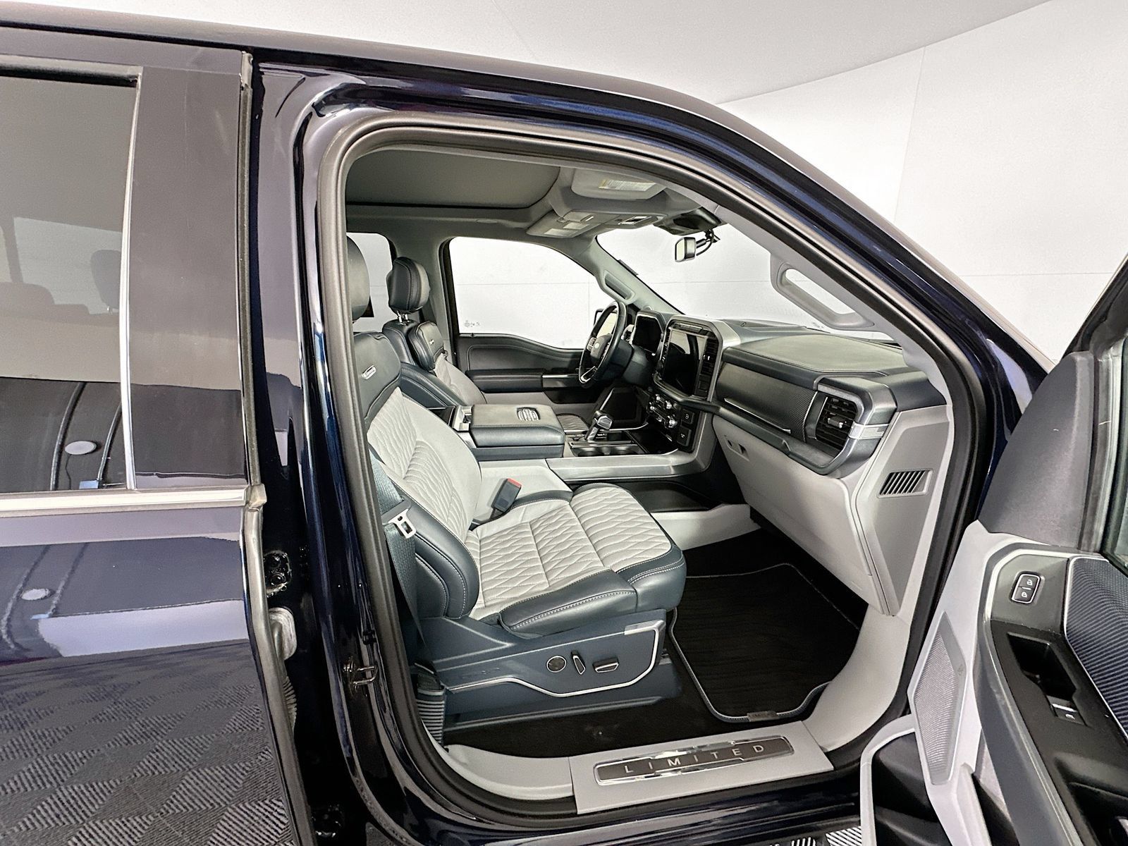 Used 2022 Ford F150 Limited AWD/4WD image 30