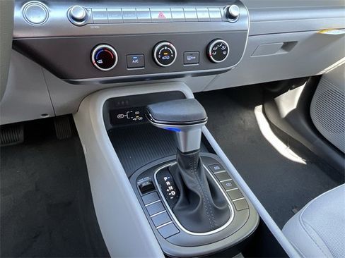 New 2026 Hyundai Kona SE image 9
