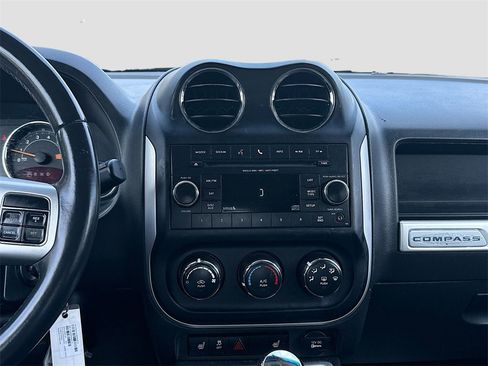 Used 2016 Jeep Compass Latitude image 12