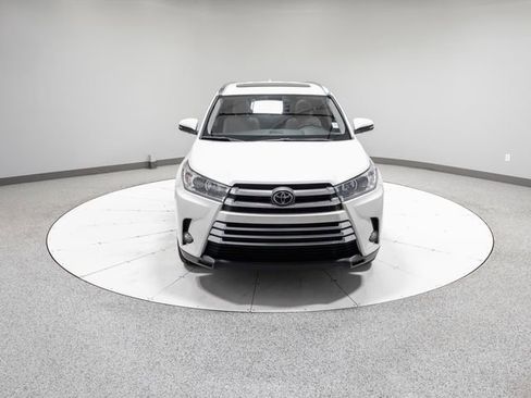 Used 2017 Toyota Highlander Limited FWD image 32