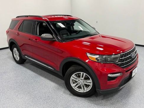 Used 2023 Ford Explorer XLT w/ Equipment Group 202A AWD/4WD image 35