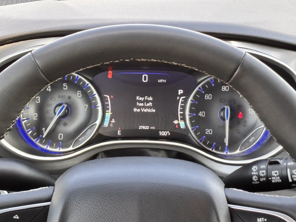 Used 2025 Chrysler Pacifica Select FWD image 13