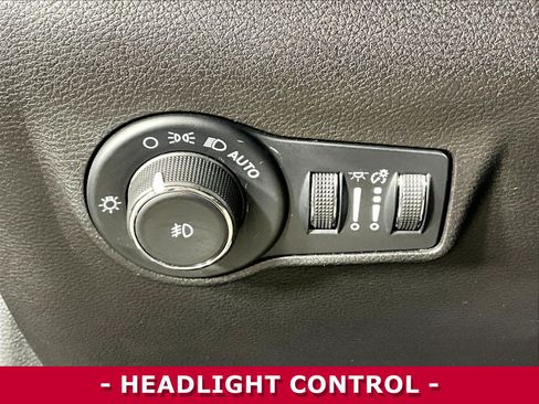 Used 2024 Jeep Compass Latitude AWD/4WD image 36
