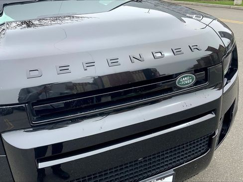 Used 2024 Land Rover Defender 110 X-Dynamic SE image 30