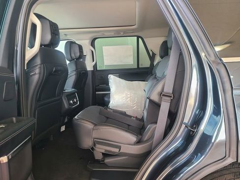 New 2026 Ford Expedition Platinum image 4
