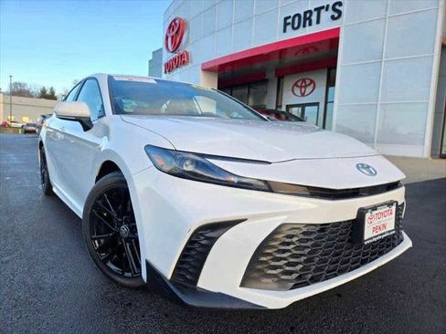 Certified 2025 Toyota Camry SE image 1