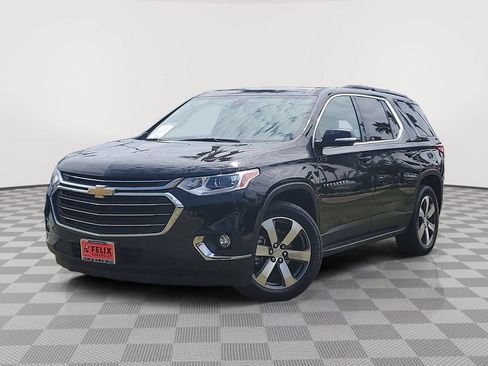 Used 2019 Chevrolet Traverse LT w/ LT Premium Package FWD image 2