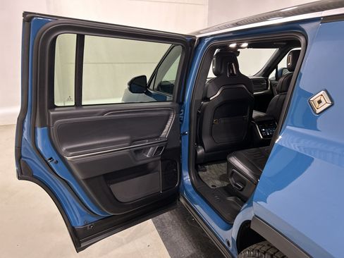 Used 2023 Rivian R1S Adventure AWD/4WD image 17