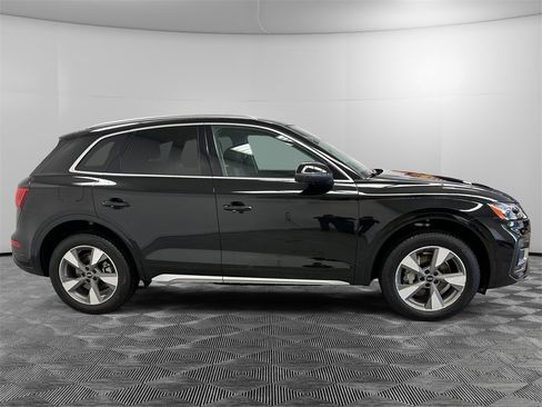 Used 2023 Audi Q5 2.0T Premium Plus w/ Premium Plus Package image 6