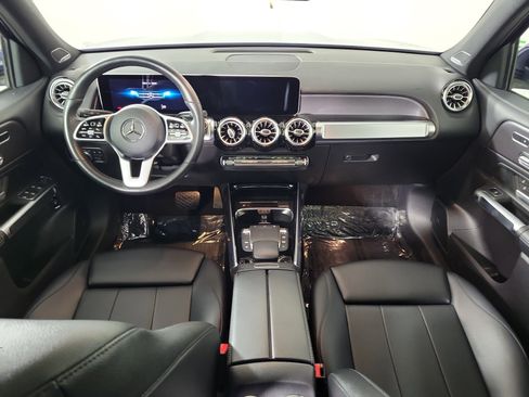 Used 2021 Mercedes-Benz GLB 250 4MATIC w/ Premium Package image 11