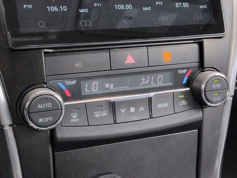 Used 2017 Toyota Camry SE FWD image 13