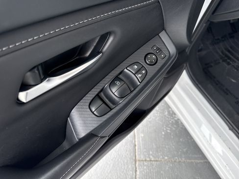Used 2025 Nissan Sentra SV FWD image 14