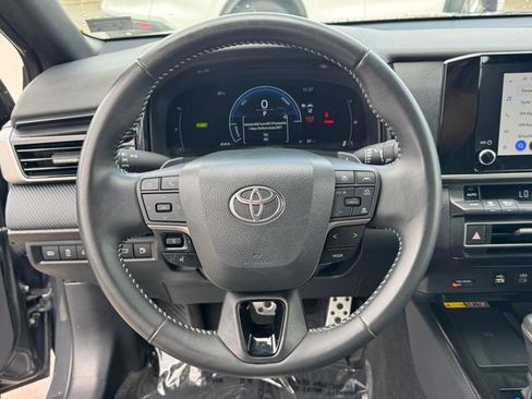 Used 2025 Toyota Camry Hybrid FWD image 22