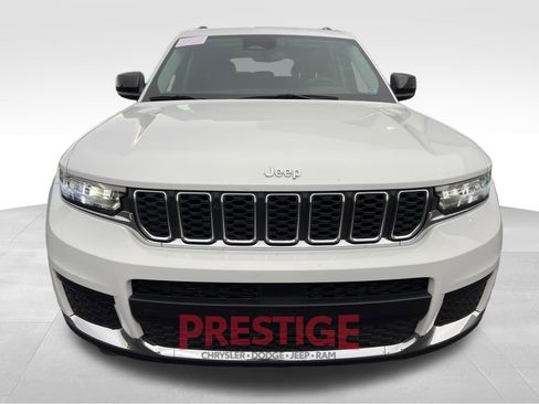 Used 2023 Jeep Grand Cherokee L Laredo image 2