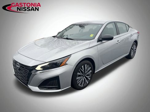 Used 2024 Nissan Altima 2.5 SV image 5