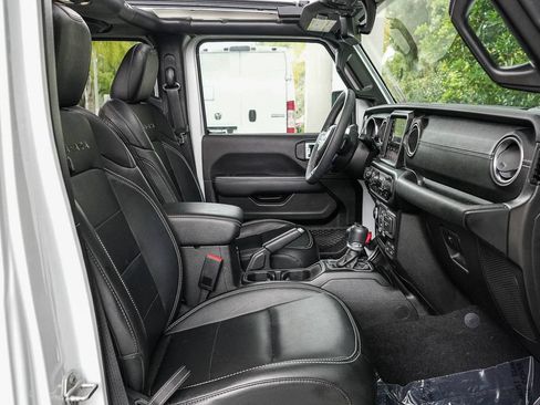 Used 2023 Jeep Wrangler Unlimited Sahara AWD/4WD image 17