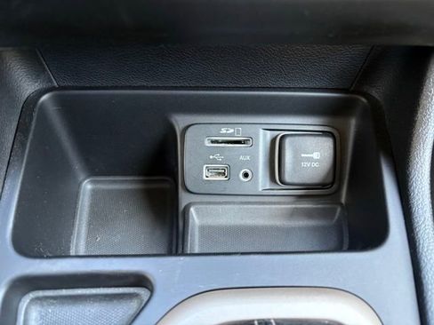 Used 2017 Jeep Cherokee Sport FWD image 29