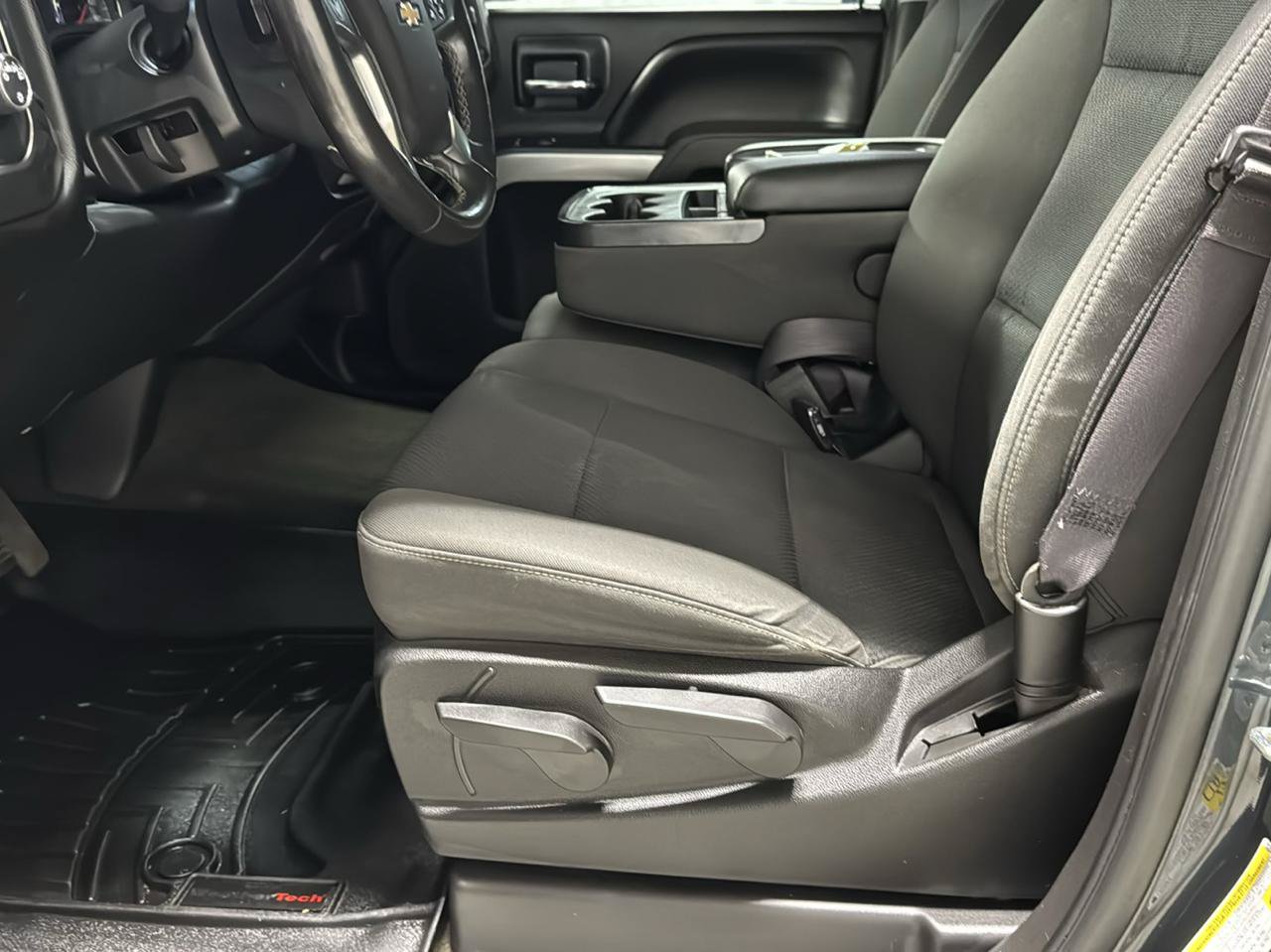 Used 2017 Chevrolet Silverado 1500 LT AWD/4WD image 16