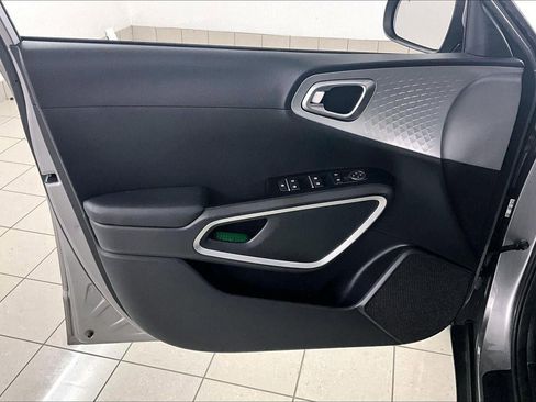 Used 2025 Kia Soul LX w/ LX Technology Package image 20