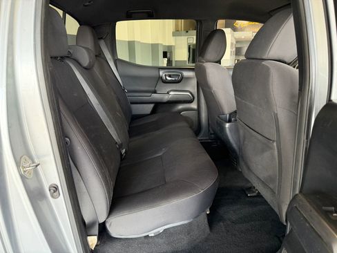 Used 2018 Toyota Tacoma TRD Off-Road RWD image 12