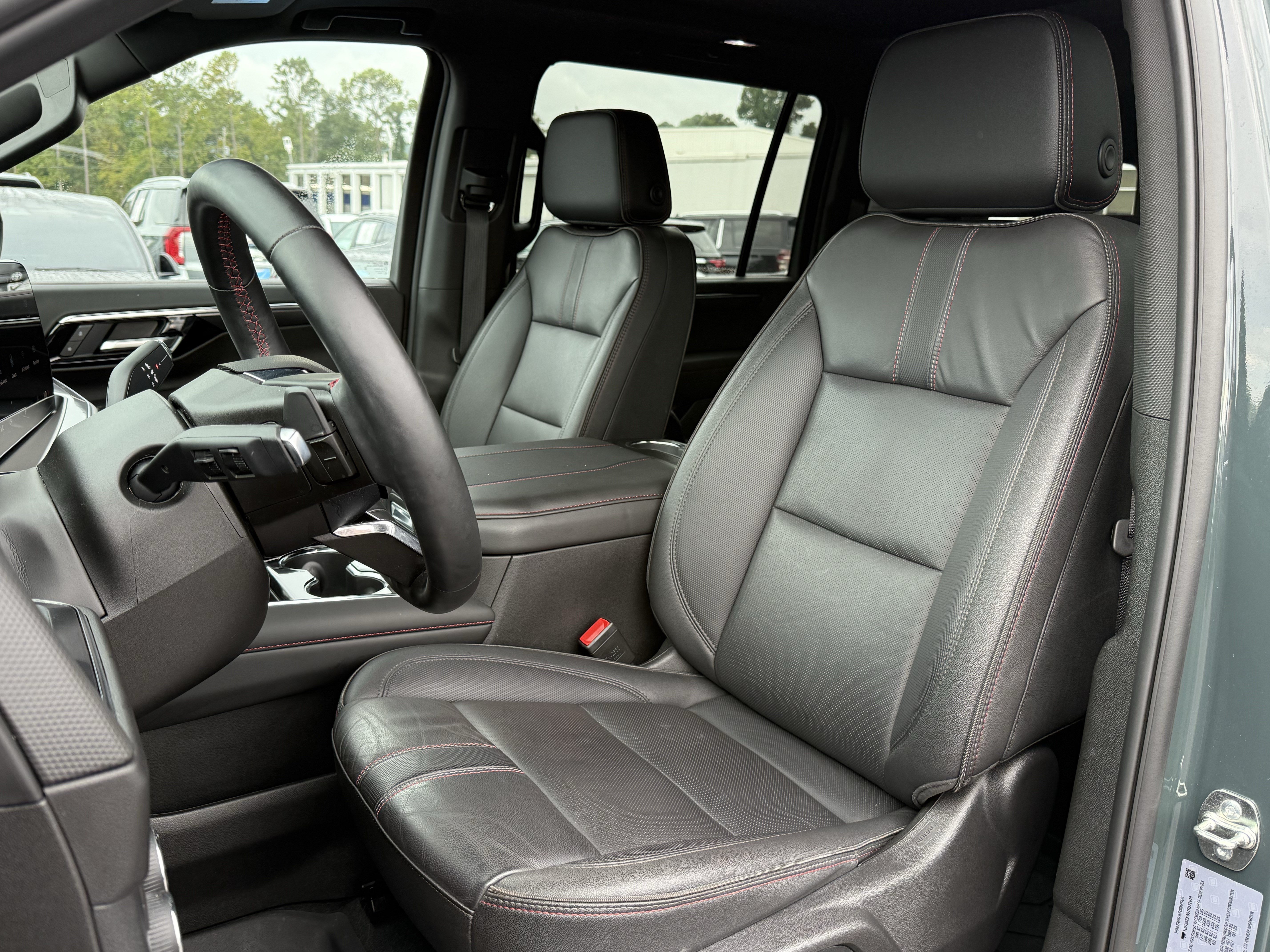 Used 2026 Chevrolet Suburban RST w/ Comfort Package AWD/4WD image 16