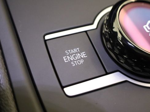 New 2025 Volkswagen Tiguan SE image 23