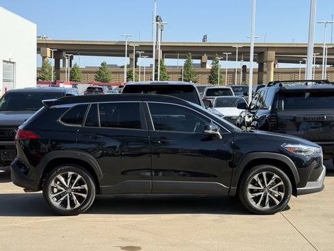 Used 2022 Toyota Corolla Cross XLE w/ Convenience Package AWD/4WD image 3