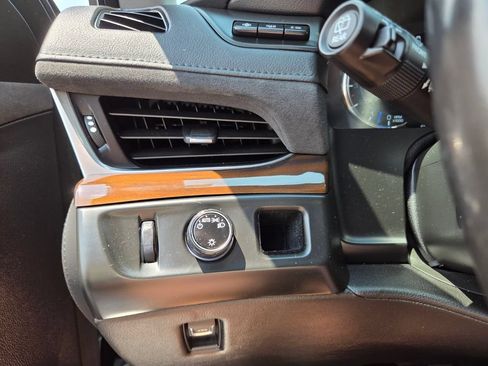 Used 2020 Cadillac Escalade Premium Luxury RWD image 30