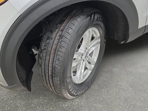 Used 2023 Ford Explorer XLT AWD/4WD image 29