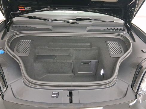 New 2025 Porsche Macan Electric image 37