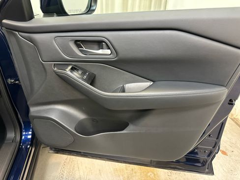 Certified 2024 Nissan Rogue SV image 27