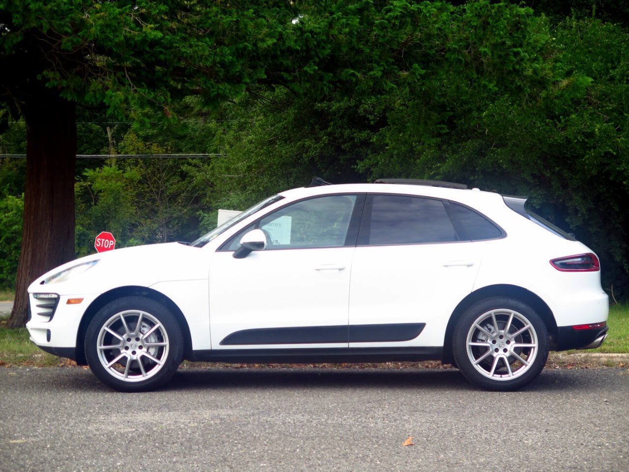Used 2017 Porsche Macan S AWD/4WD image 2