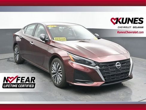 Used 2025 Nissan Altima 2.5 SV FWD image 1