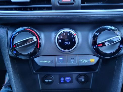 Used 2018 Hyundai Kona SE image 16