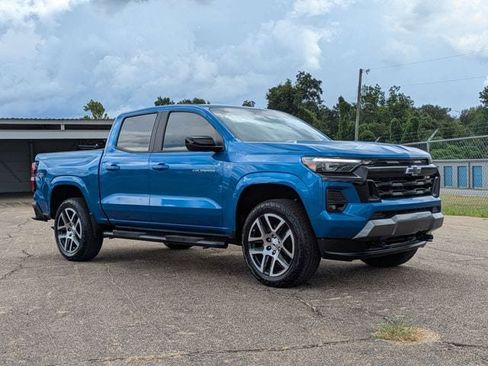 Used 2023 Chevrolet Colorado Z71 w/ Z71 Convenience Package 2 AWD/4WD image 2