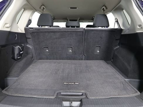 Used 2021 Nissan Rogue SV image 18