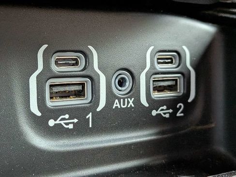 Used 2022 RAM 1500 Laramie AWD/4WD image 22