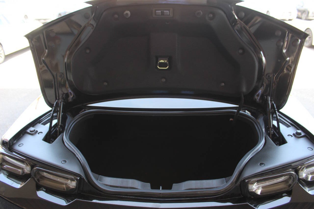 Used 2020 Chevrolet Camaro LT w/ Redline Edition RWD image 13