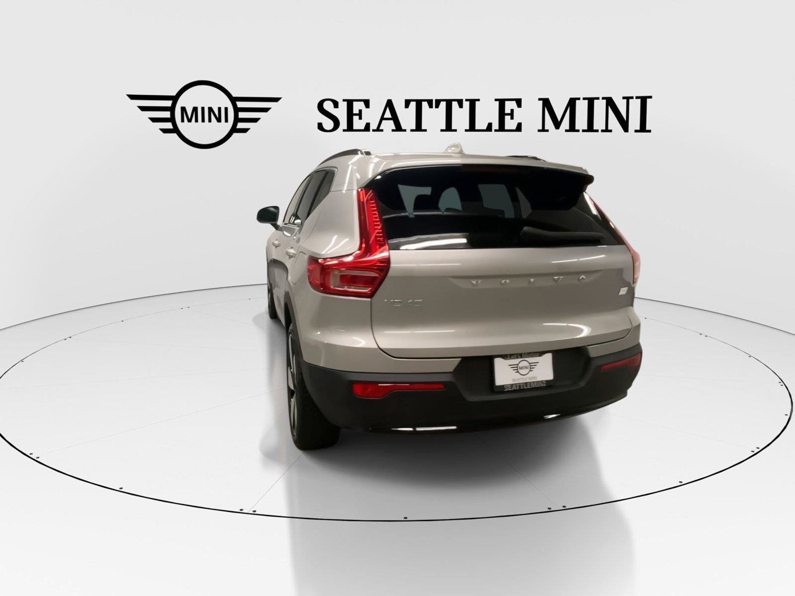 Used 2023 Volvo XC40 Recharge Ultimate w/ Protection Package Premier AWD/4WD image 9